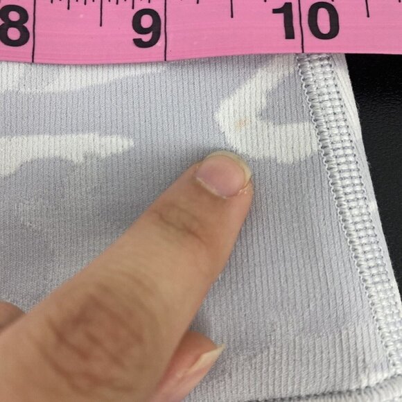 Lululemon Womens Wunder Under Shorts Size 2 Ribbed White Camo 10" Inseam - Picture 3 of 10